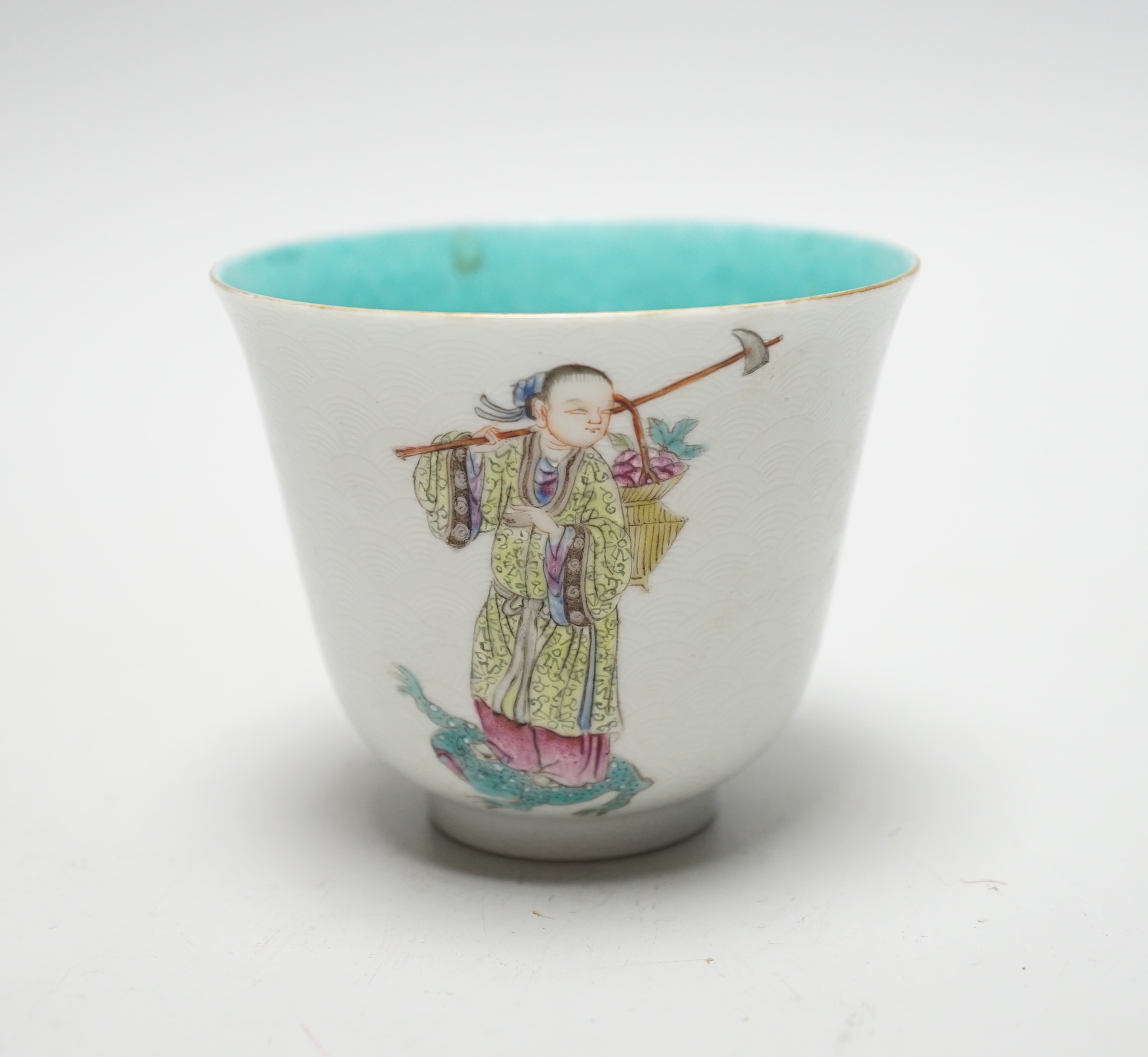 A Chinese famille rose cup, 7.5cm